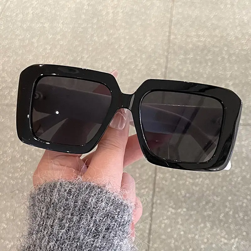 Square Sunglasses Black White Gray Large Frame Women — feature 4