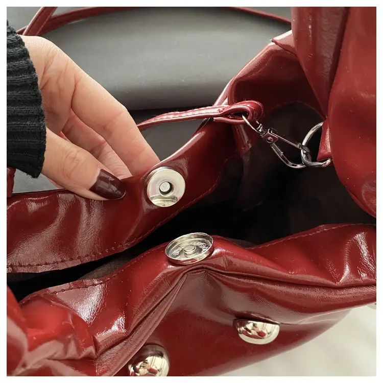 Women's Rivet Leather Shoulder Bag Cream Large Capacity — feature 12
