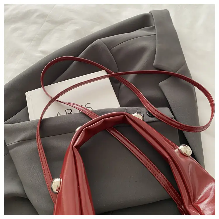Women's Rivet Leather Shoulder Bag Cream Large Capacity — feature 7