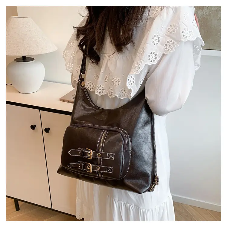 Women's Large Capacity Leather Tote Bag Brown Gold Clasp — feature 10