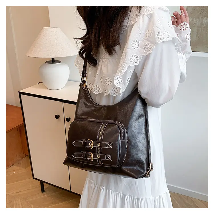 Women's Large Capacity Leather Tote Bag Brown Gold Clasp — feature 9