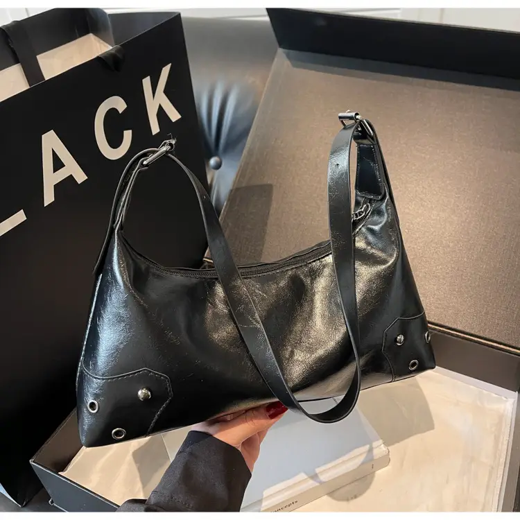 Black Vintage Shoulder Bag for Women 2025 Autumn Winter — feature 24