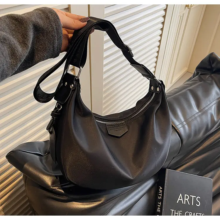 Black Korean Style Shoulder Bag 2025 New Arrival — feature 12