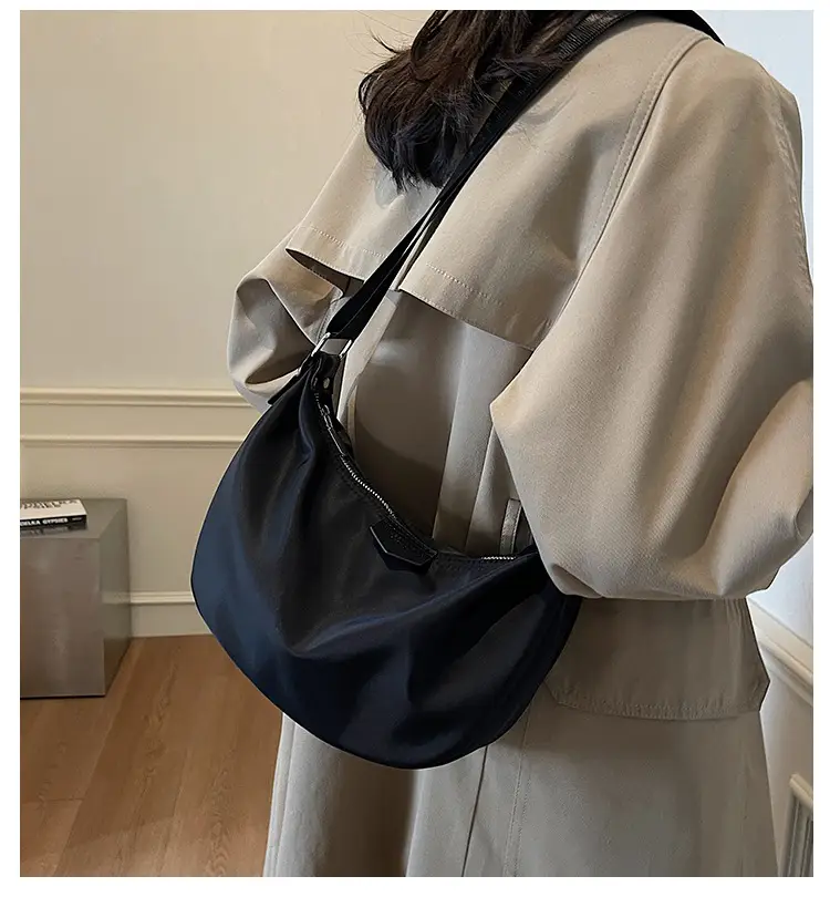 Black Korean Style Shoulder Bag 2025 New Arrival — feature 2