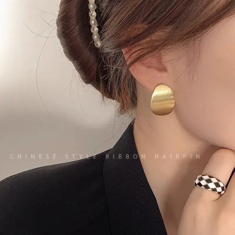 Vintage Entry Luxury Golden Hong Kong Style Earrings Women's 2025 New - Image 20