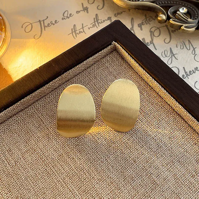 Vintage Entry Luxury Golden Hong Kong Style Earrings Women's 2025 New - Image 2