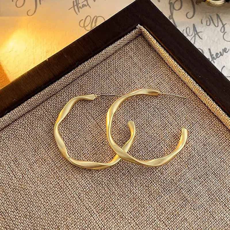 Vintage Entry Luxury Golden Hong Kong Style Earrings Women's 2025 New - Image 3