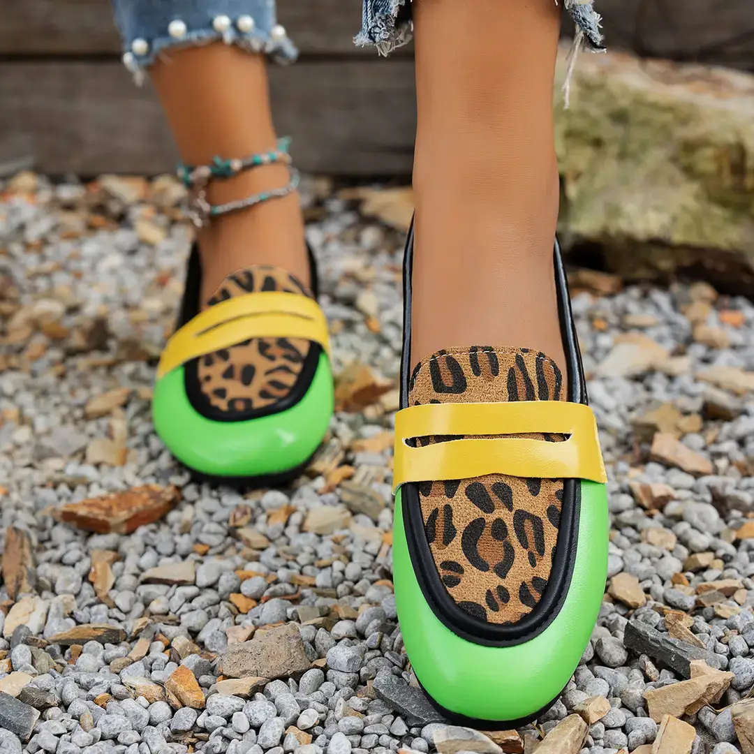 Leopard Print Stitching Beanie Shoes Fashionable 2025 New Large Size European and American Flats Casual Loafers Women's Trbottomyy Design — feature 1