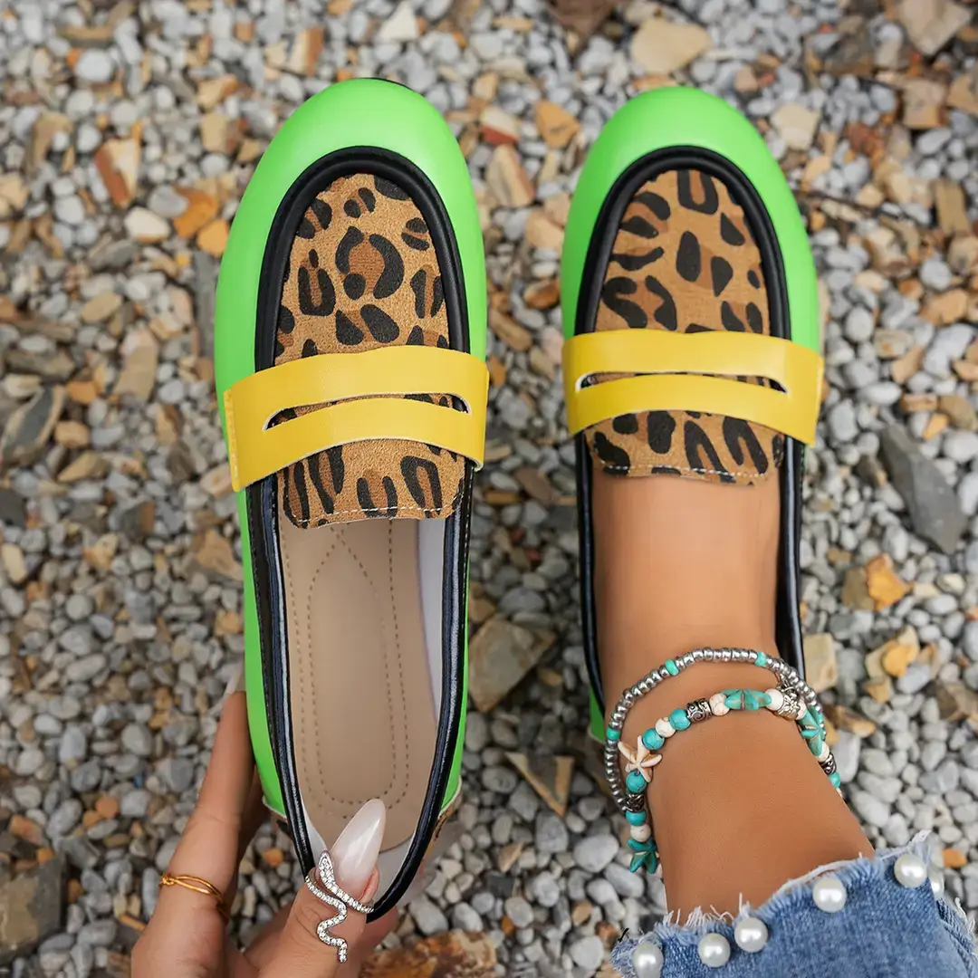 Leopard Print Stitching Beanie Shoes Fashionable 2025 New Large Size European and American Flats Casual Loafers Women's Trbottomyy Design — feature 3