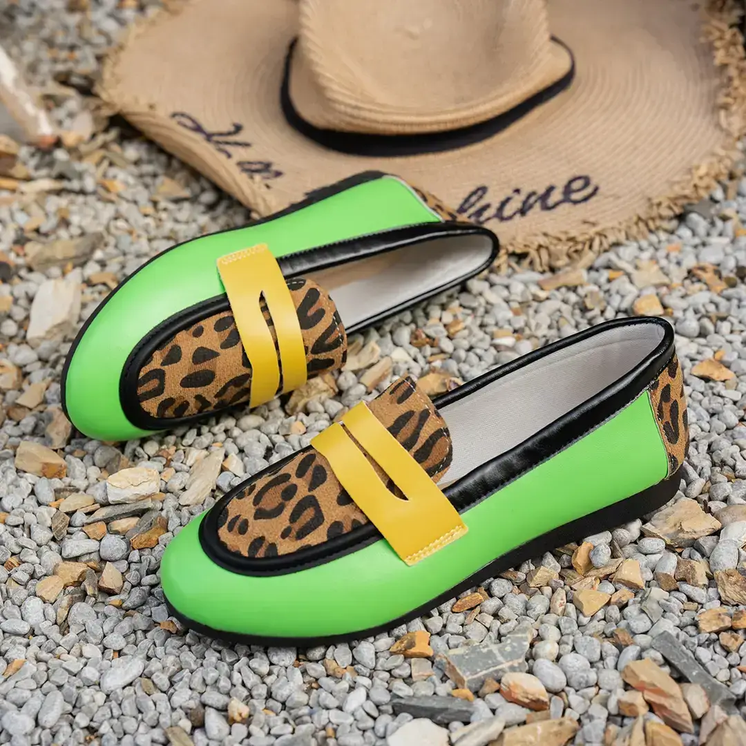 Leopard Print Stitching Beanie Shoes Fashionable 2025 New Large Size European and American Flats Casual Loafers Women's Trbottomyy Design — feature 5
