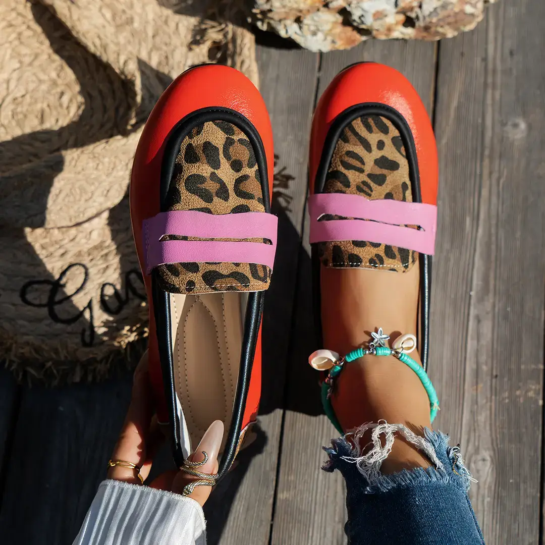 Leopard Print Stitching Beanie Shoes Fashionable 2025 New Large Size European and American Flats Casual Loafers Women's Trbottomyy Design — feature 9
