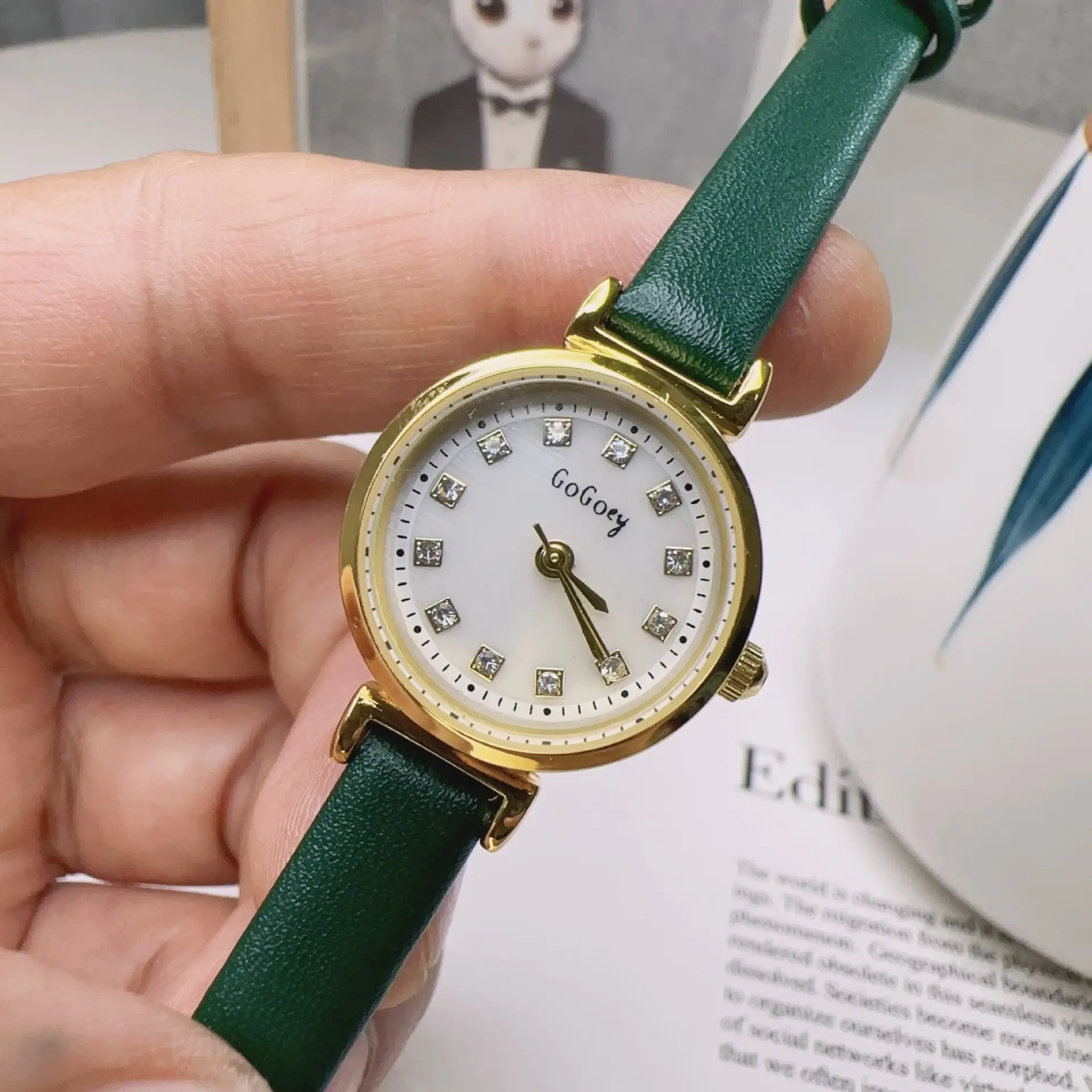 Women's Green Leather Belt Quartz Watch with Diamond Dial - Image 2