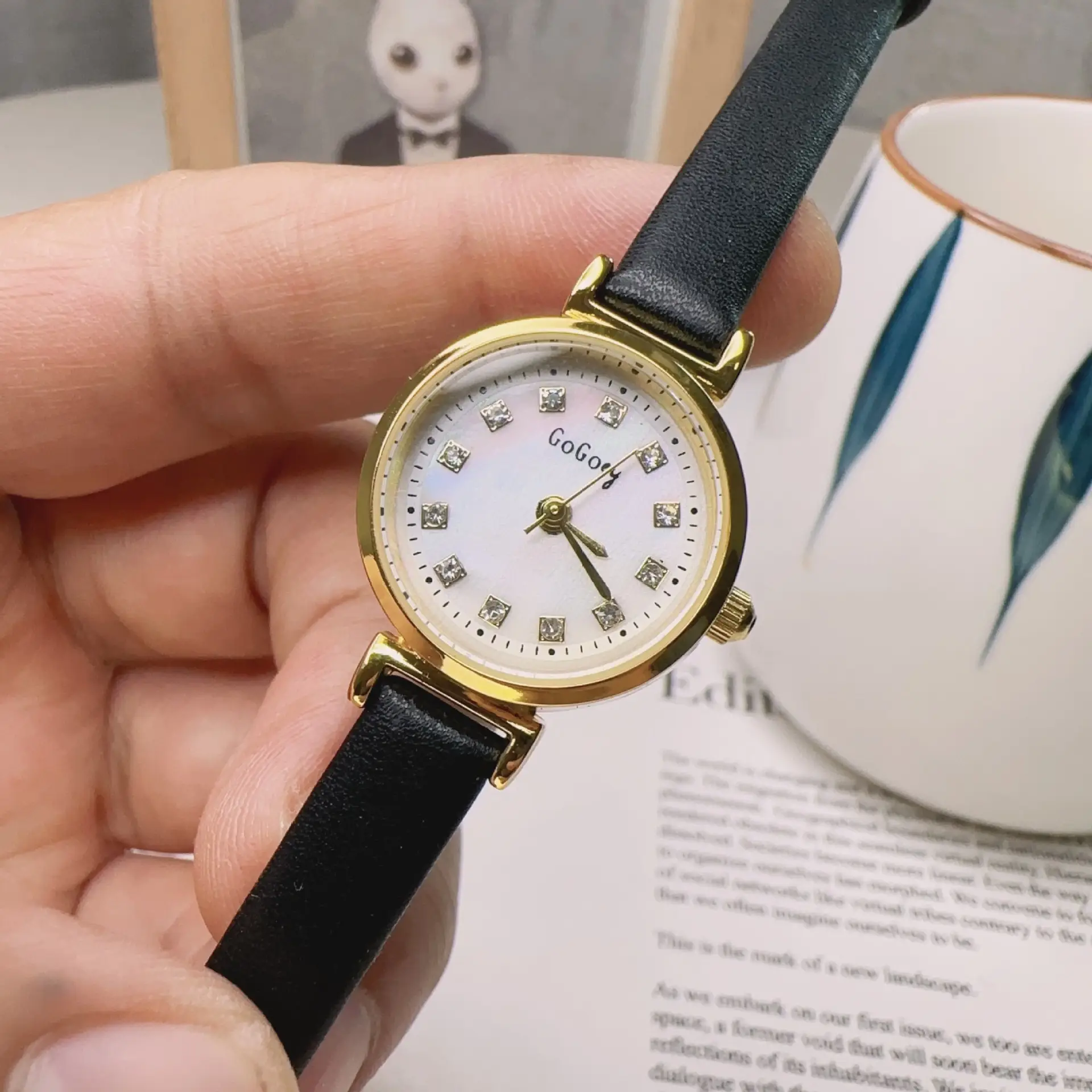 Women's Green Leather Belt Quartz Watch with Diamond Dial - Image 5