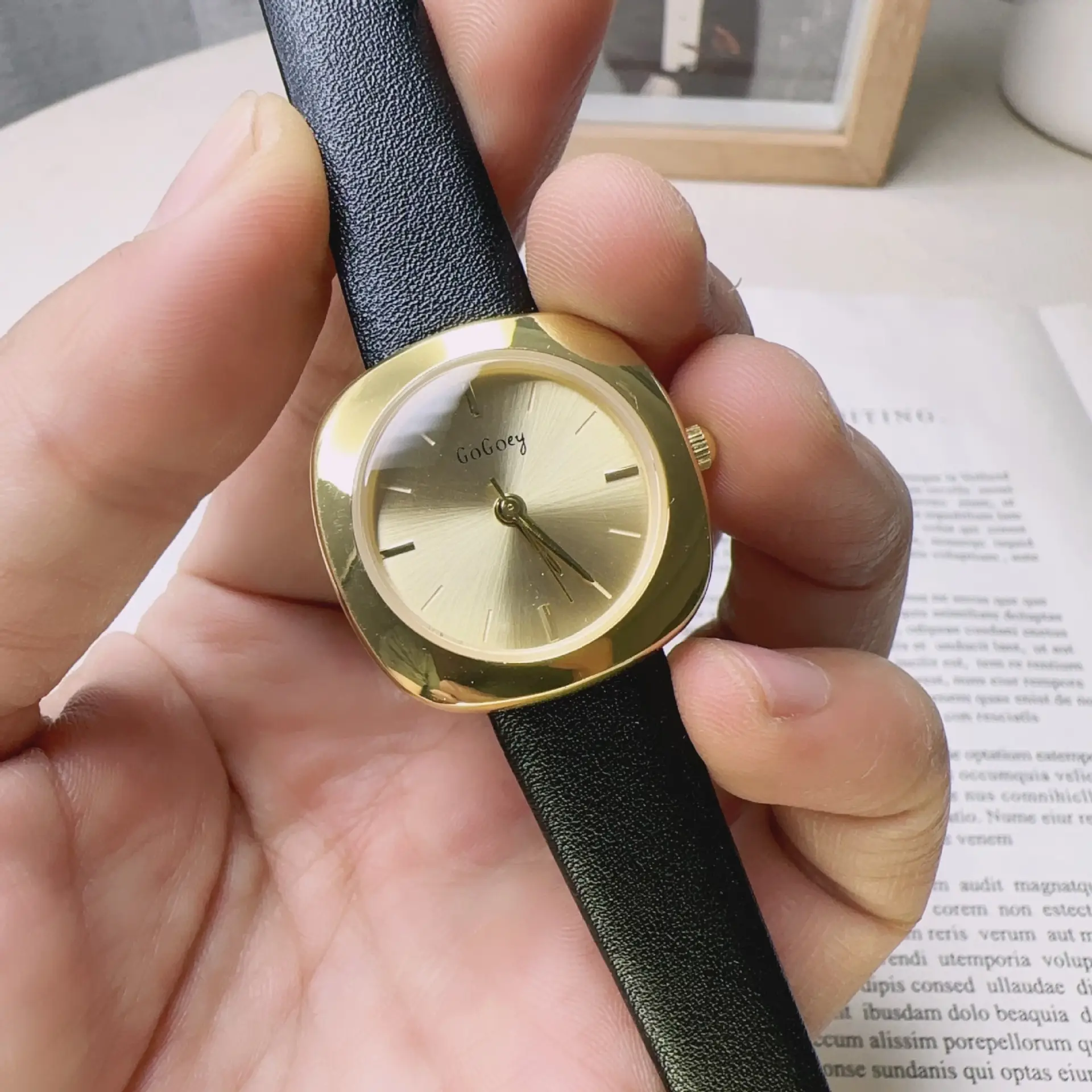 Korean Women's Green Leather Belt Watch Quartz Casual Watch - Image 8