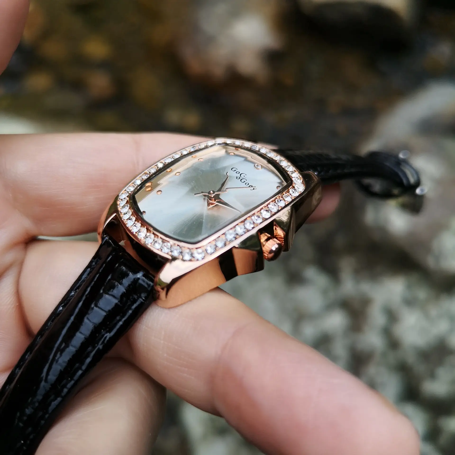Women's Wine Barrel Watch with Ring Diamond & Red Belt - Image 7