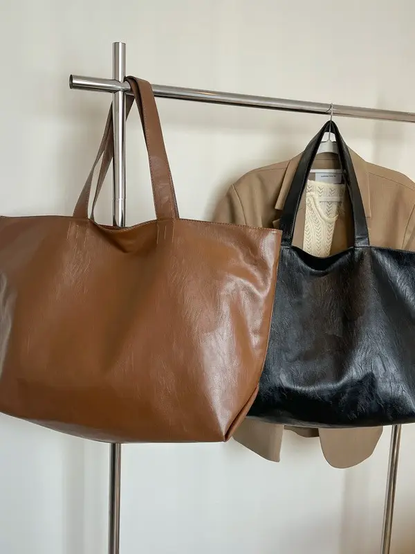 Black Leather Cross-Body Tote Bag Large Capacity - Image 7
