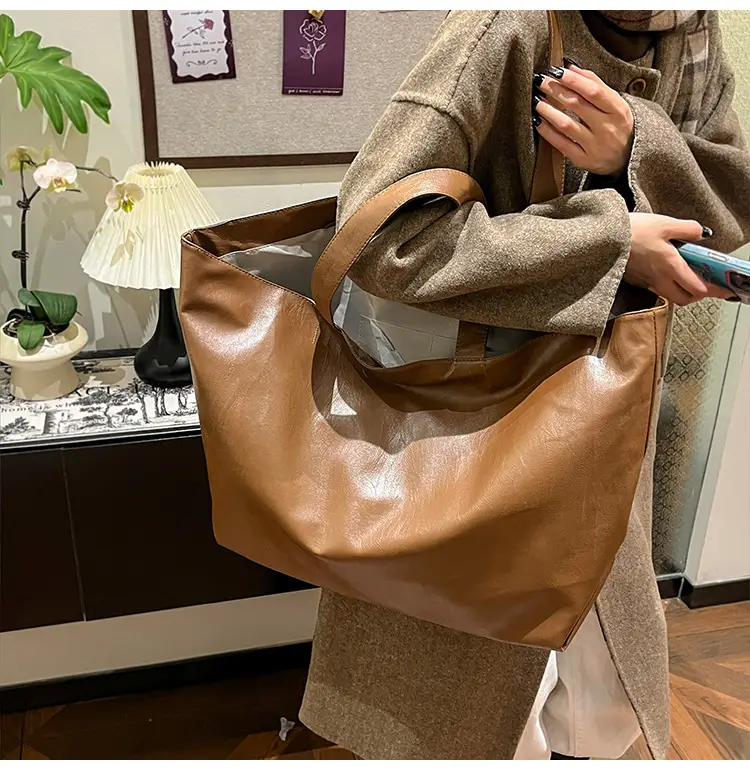 Black Leather Cross-Body Tote Bag Large Capacity — feature 15