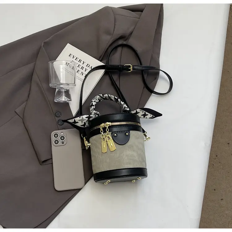Vintage Contrast Bucket Bag Women's 2025 New — feature 25