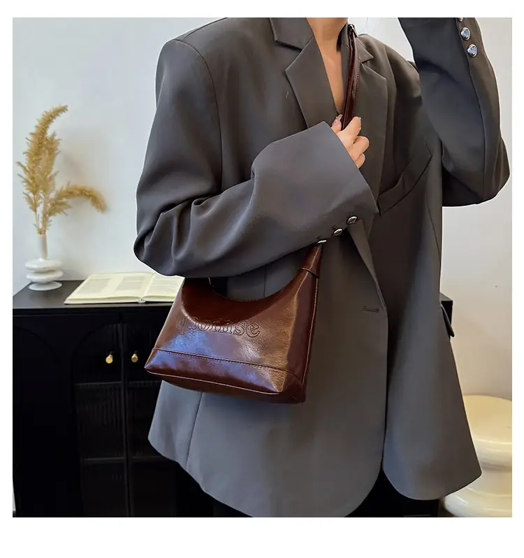Retro Casual Shoulder Bag Red 2025 Spring — feature 13