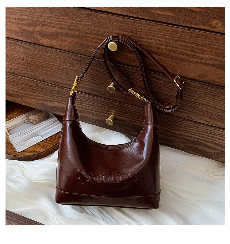 Retro Casual Shoulder Bag Red 2025 Spring — feature 23