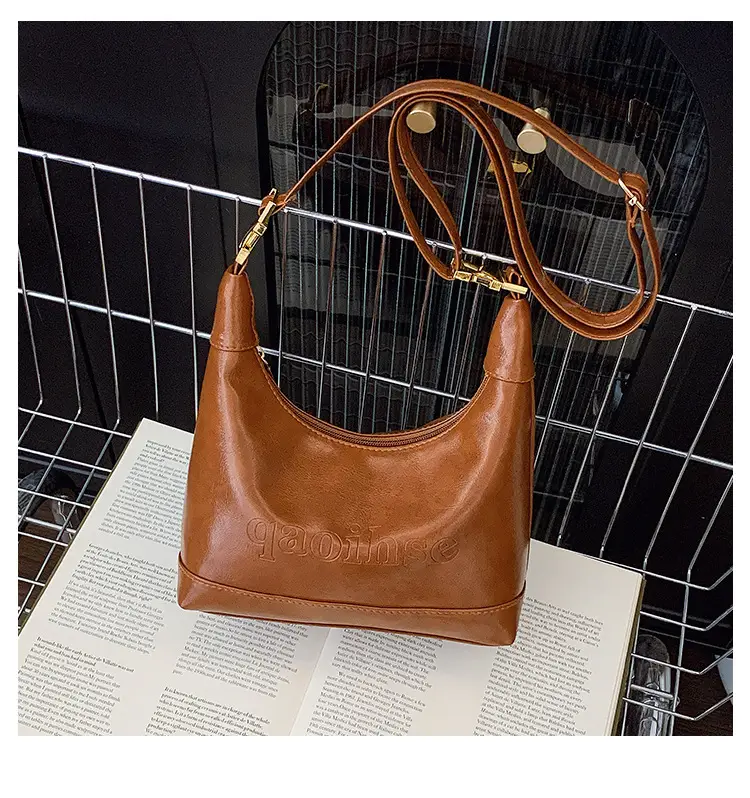 Retro Casual Shoulder Bag Red 2025 Spring - Image 4
