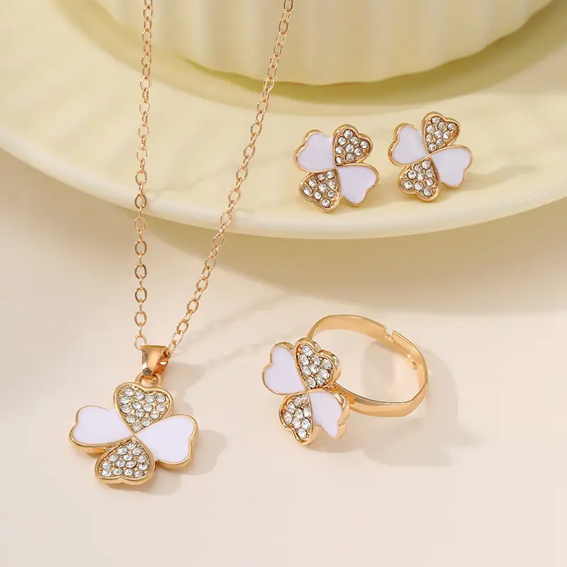 Red Four-leaf Clover Jewelry Set for Women — feature 2