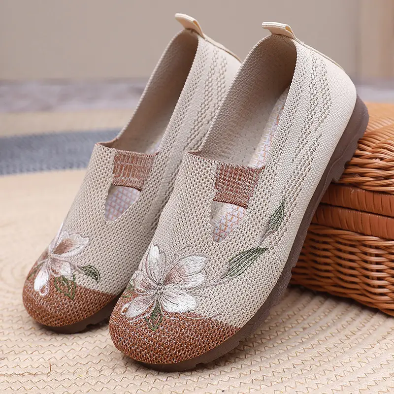 Spring New Women's Shoes, Breathable Soft-Soled Shoes, One-Piece Drop-Shipping Old Beijing Cloth Shoes, Wear-Resistant, Non-Slip, Versatile High Heels - Image 3
