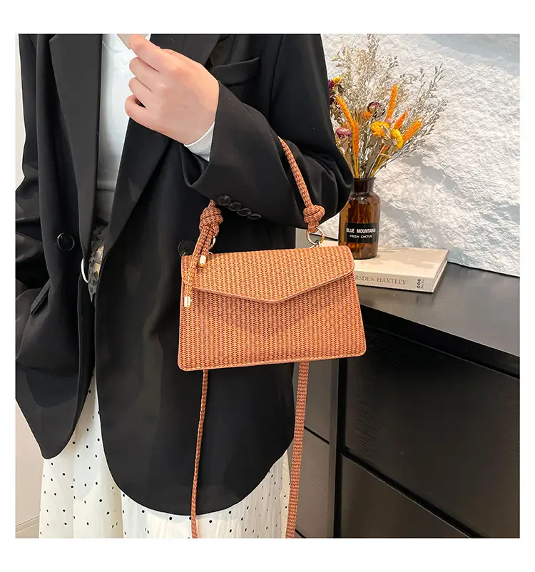 Small Square Handbag 2025 Spring New Collection — feature 12