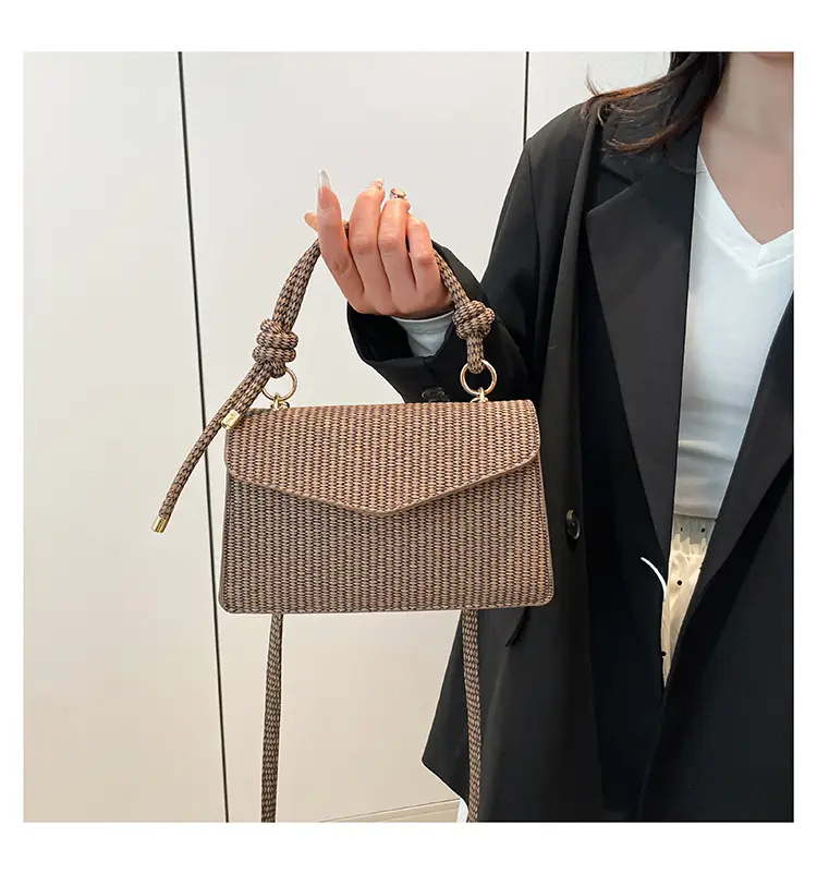 Small Square Handbag 2025 Spring New Collection — feature 14