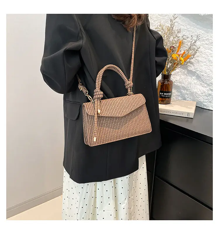Women Niche Striped Shoulder Crossbody Bag 2025 — feature 15