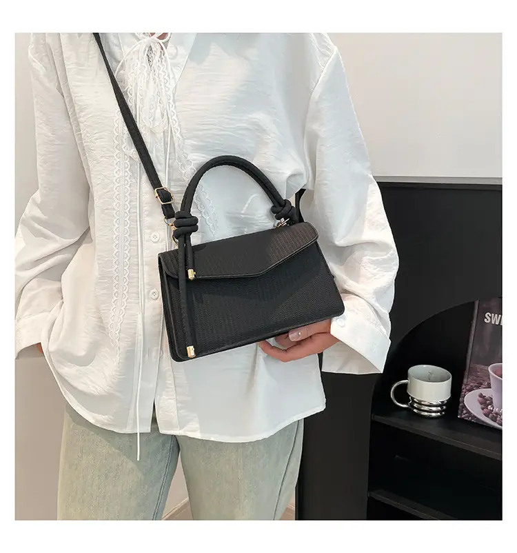 Women Niche Striped Shoulder Crossbody Bag 2025 — feature 21