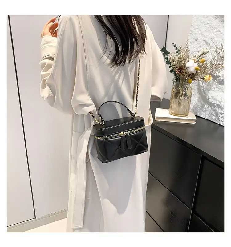 Pink Rhombic Chain Shoulder Crossbody Bag 2025 — feature 13