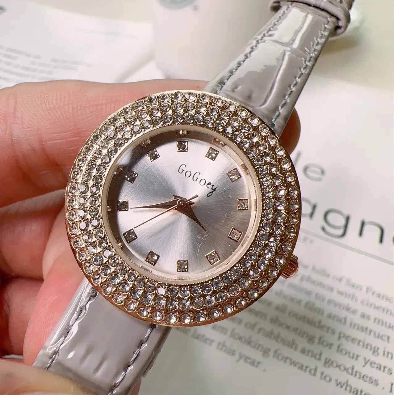 Women's Rhinestone Quartz Watch Silver Strap — feature 4