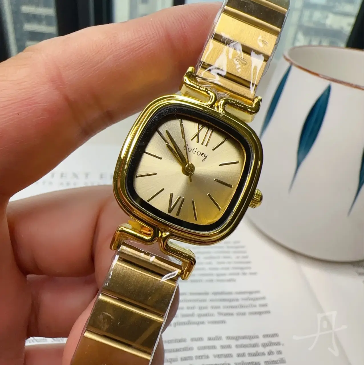 Gold Square Quartz Women's Watch with Steel Band - Image 7