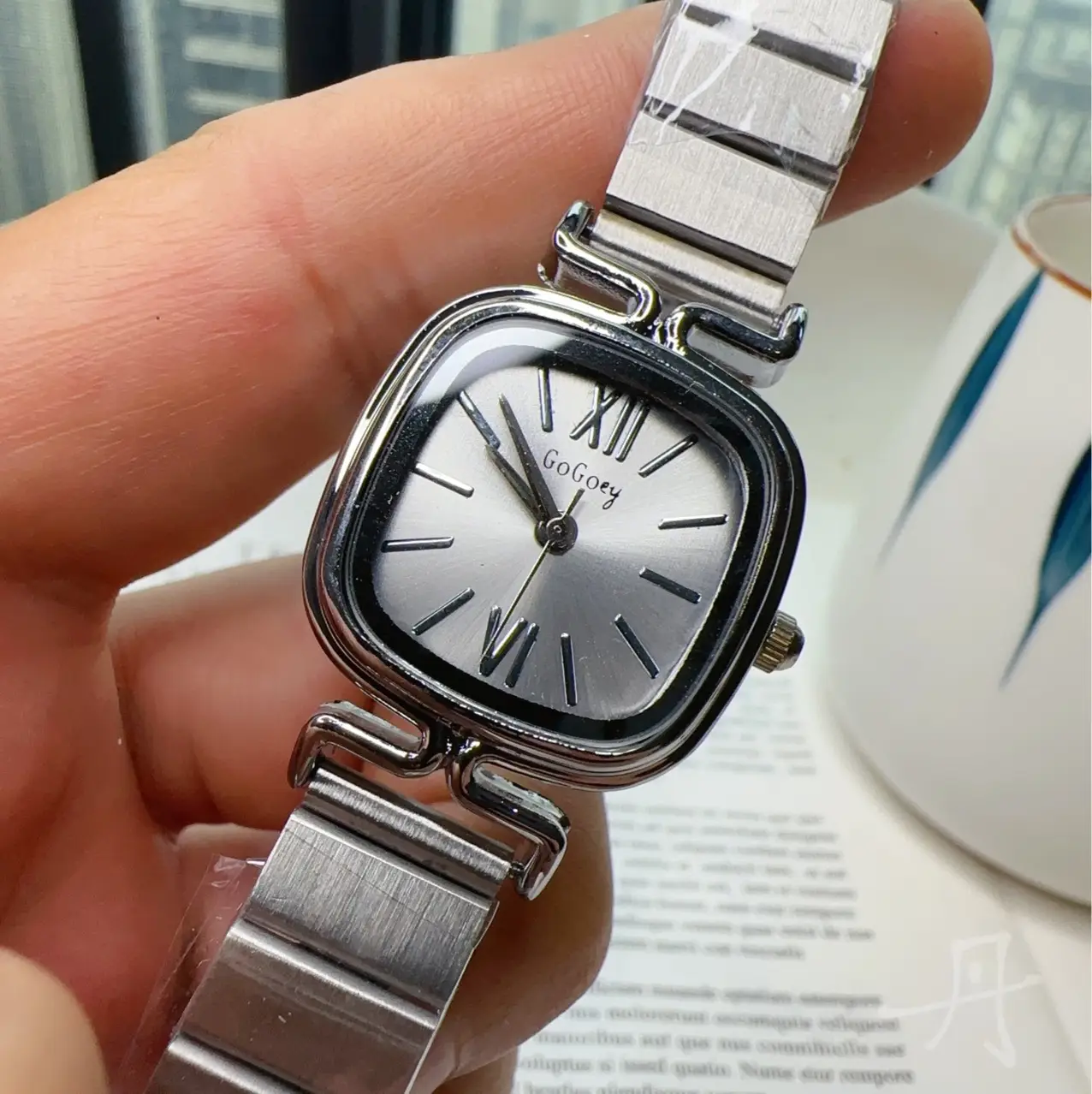 Gold Square Quartz Women's Watch with Steel Band — feature 7