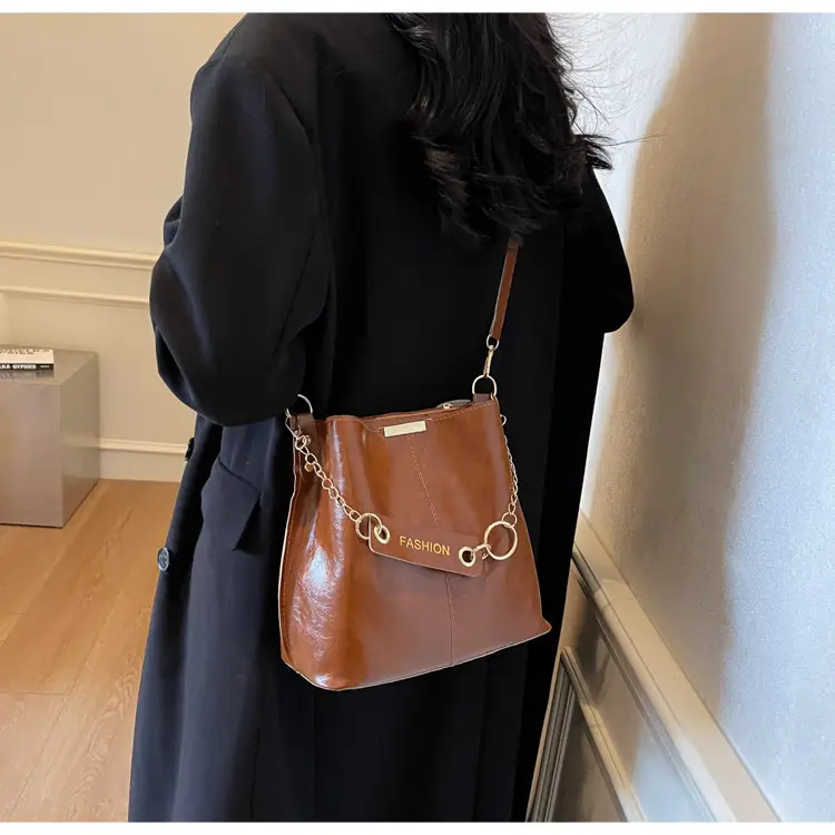 Women's Vintage Leather Bucket Bag Tan 2025 — feature 13