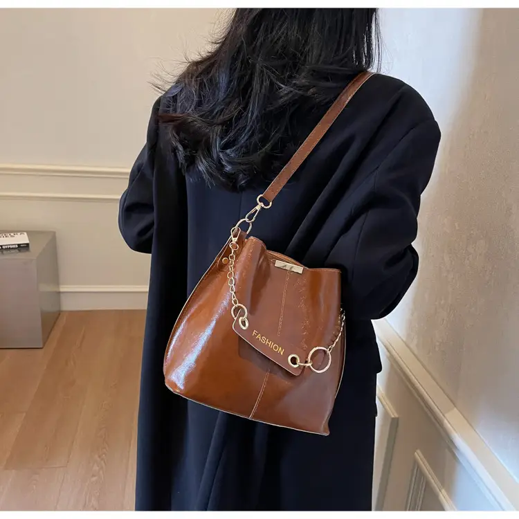 Women's Vintage Leather Bucket Bag Tan 2025 — feature 14