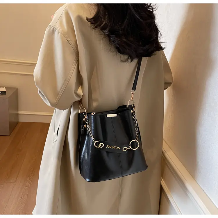 Women's Vintage Leather Bucket Bag Tan 2025 — feature 15
