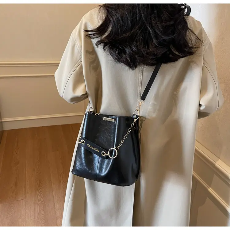 Women's Vintage Leather Bucket Bag Tan 2025 — feature 16