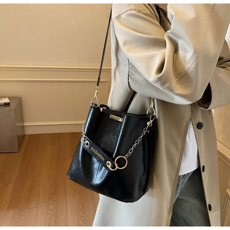 Women's Vintage Leather Bucket Bag Tan 2025 — feature 17