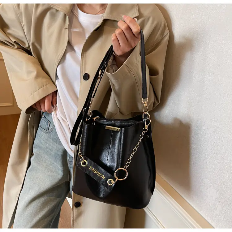 Women's Vintage Leather Bucket Bag Tan 2025 — feature 18
