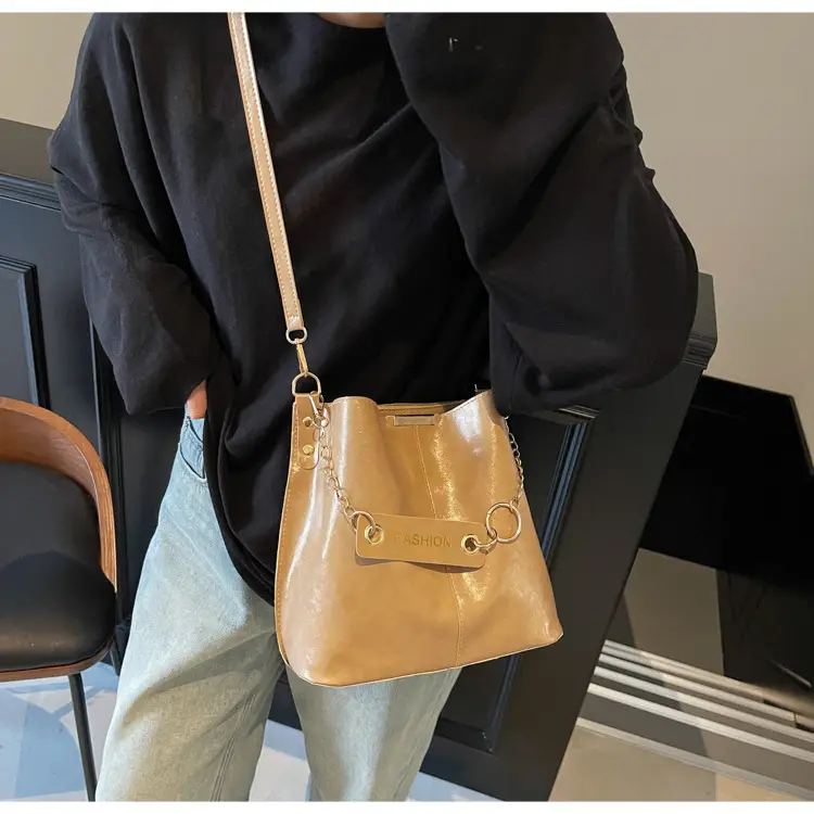 Women's Vintage Leather Bucket Bag Tan 2025 — feature 19