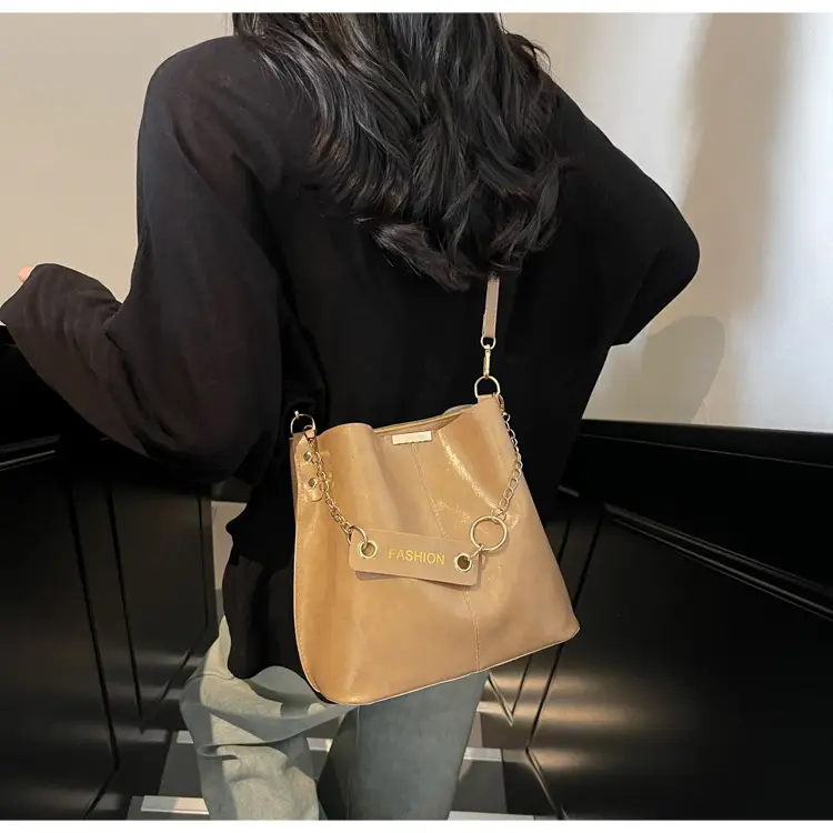 Women's Vintage Leather Bucket Bag Tan 2025 — feature 20