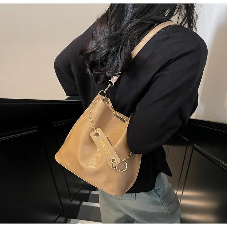 Women's Vintage Leather Bucket Bag Tan 2025 — feature 21