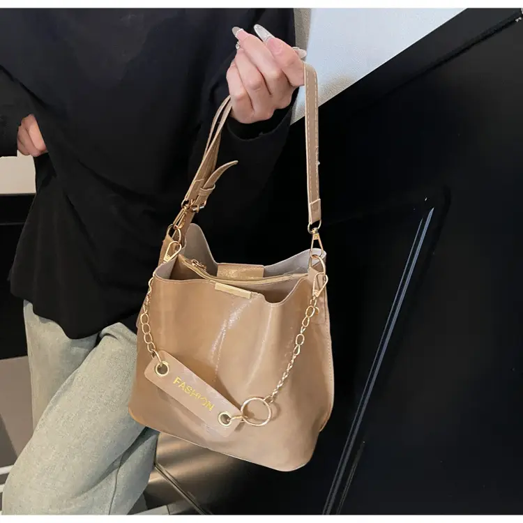 Women's Vintage Leather Bucket Bag Tan 2025 — feature 22