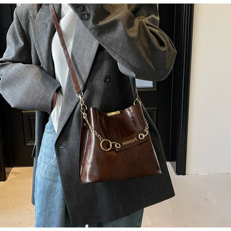 Women's Vintage Leather Bucket Bag Tan 2025 — feature 23