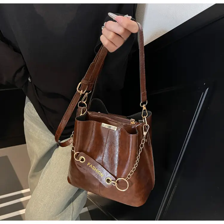 Women's Vintage Leather Bucket Bag Tan 2025 — feature 25