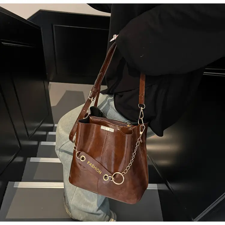 Women's Vintage Leather Bucket Bag Tan 2025 — feature 26