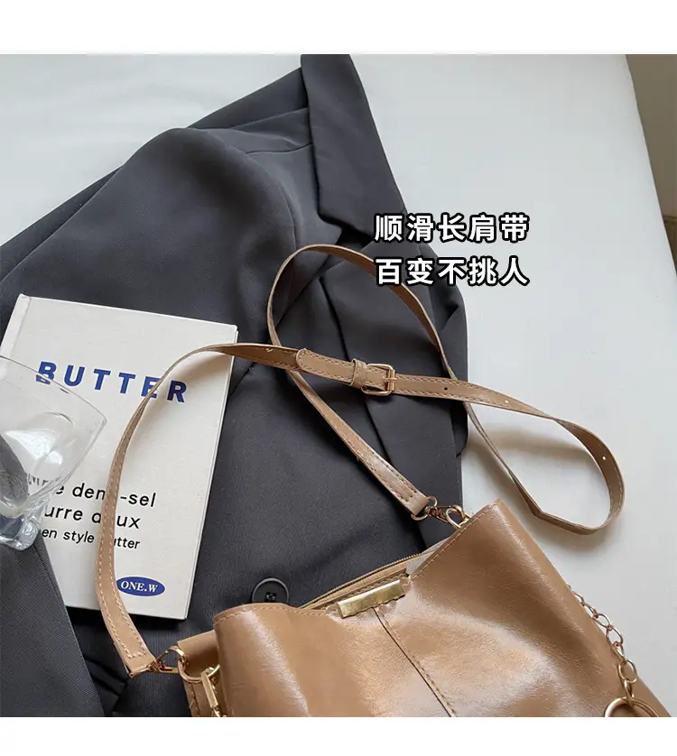 Women's Vintage Leather Bucket Bag Tan 2025 — feature 3