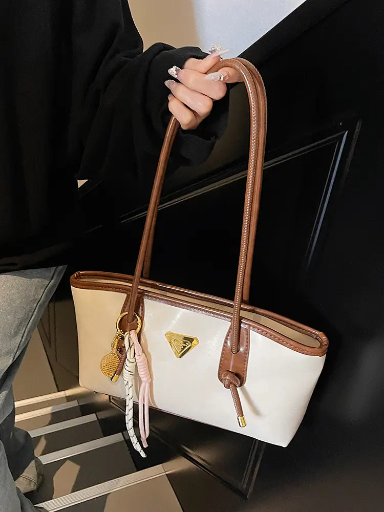 Pink Leather Shoulder Bag with Gold Plated Handle - Image 7